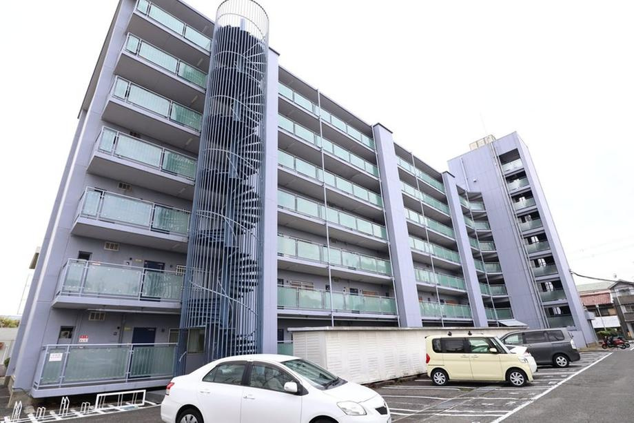 労住かどまハイツB棟の外観|新しい生活にいかがでしょうか？外観はお住まいの顔になります。こだわりたいポイントですね。水回りリフォームやリノベーションも承ってます。
■現地見学・資金計画相談・住宅ローン相談もお問合せ受付中■