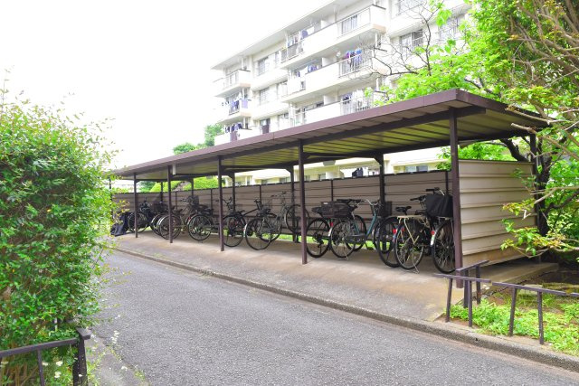 国分寺市西町４丁目の中古マンションの駐輪場