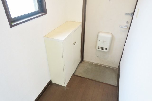 コーポ鈴蘭の玄関