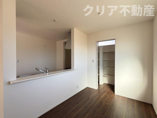 【居間・リビング】 | 第4富士見町時沢新築4号棟　テラス付き！