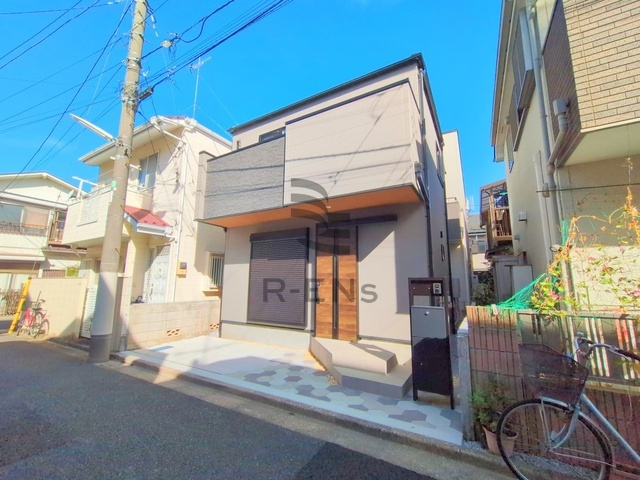 【外観】 | 練馬区西大泉１丁目　新築戸建て | 無駄を削ぎ落とした洗練されたデザインが、スマートな印象を演出