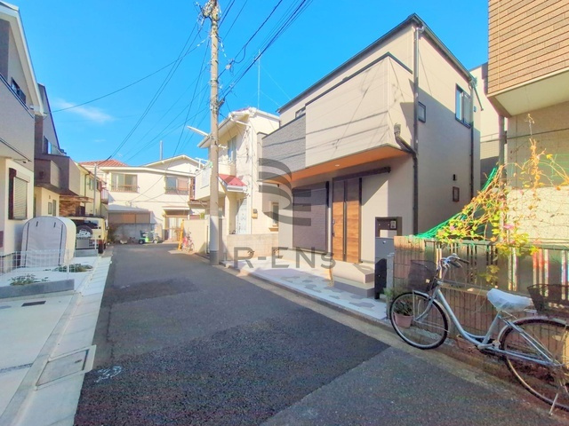 【前面道路含む現地写真】 | 練馬区西大泉１丁目　新築戸建て | 落ち着いた住宅街の一角、ゆったり過ごせる住環境です