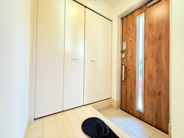 ひたちなか市大字市毛オール電化中古住宅の玄関