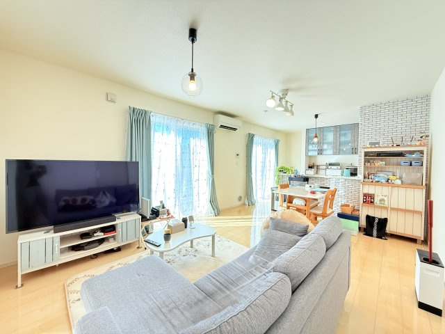 ひたちなか市大字市毛オール電化中古住宅の居間・リビング