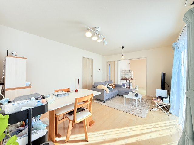 ひたちなか市大字市毛オール電化中古住宅の居間・リビング