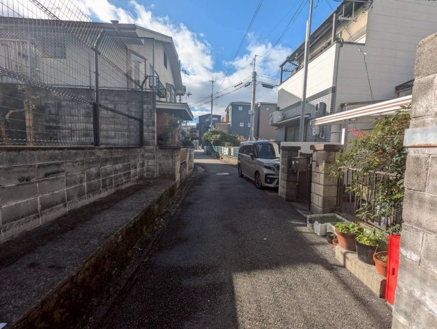 西京極前田町の前面道路含む現地写真