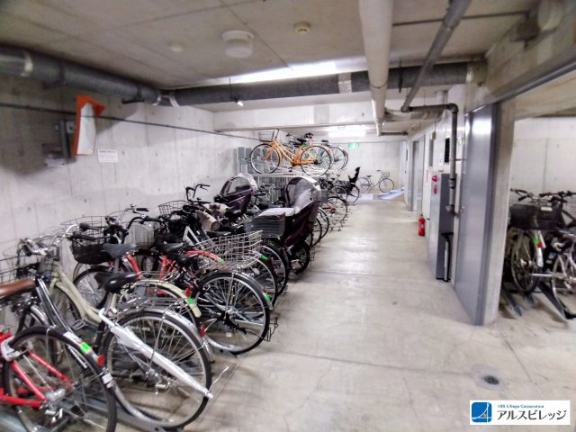 アーベインふじみ野NEXT21の駐輪場|屋根があるため、雨や風から自転車を守ります。