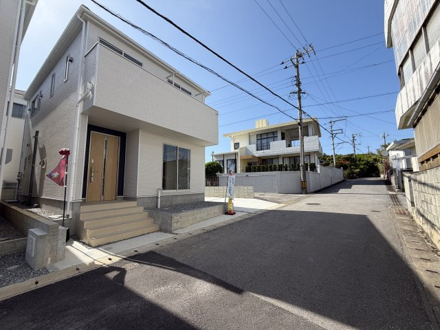 糸満市座波　第2（全4棟）2号棟の前面道路含む現地写真|※北東側公道5m♪