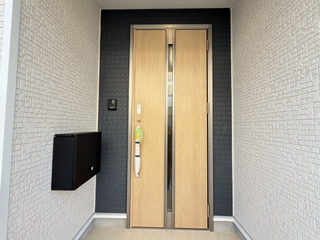 糸満市座波　第2（全4棟）2号棟の玄関|2号棟　スマートキー付き♪