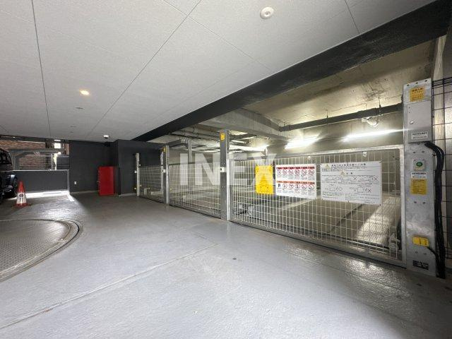 横浜市中区長者町３丁目の賃貸マンションの駐車場