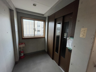 【その他共用部分】 | エレベーター付き！荷物の多い日や疲れた日でも、4階までラクラク上がれます☆