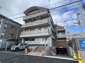 【外観】 | 小田急線「柿生」駅まで徒歩2分の好立地！鉄筋コンクリートの4階建てマンションです♪通勤通学はもちろん、お買い物やお出かけにもGood☆