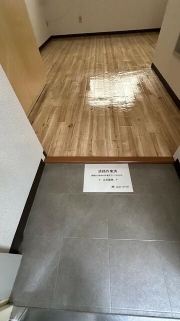 横浜市中区末吉町３丁目の賃貸マンションの玄関