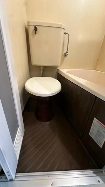 横浜市中区末吉町３丁目の賃貸マンションのトイレ