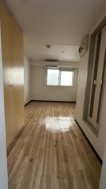 横浜市中区末吉町３丁目の賃貸マンションの寝室