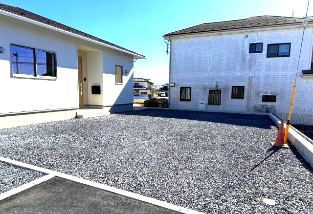 クレイドルガーデン高崎市箕郷町白川第2　1号棟（平屋）の駐車場|駐車場もキレイに整備されています。２台以上駐車可能です。