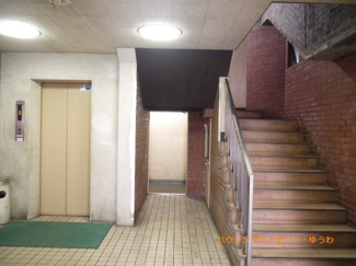 【その他共用部分】 | 清潔感と歓迎感があるエントランスホールとなります。