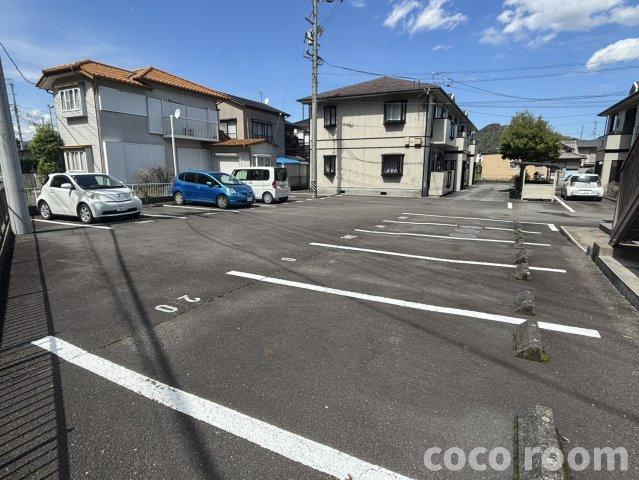 サンビレッジエリカC棟の駐車場