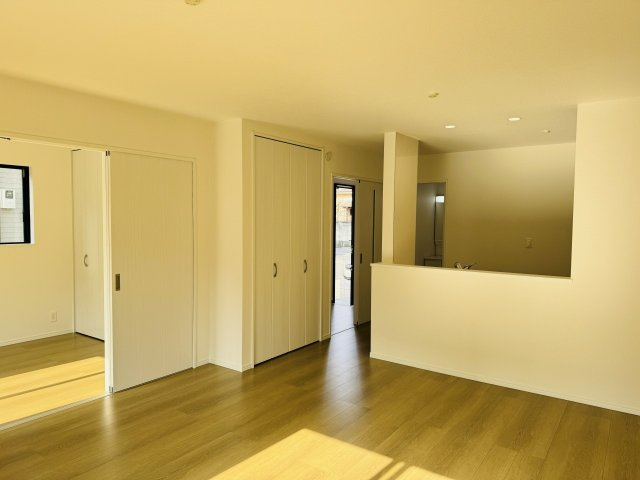 八王子市　大和田町　新築一戸建ての内装|～16.0帖の明るいLDKで家族団欒の時間をお過ごしいただけます～