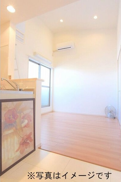 Win荒子(ウィンアラコ)の居間・リビング