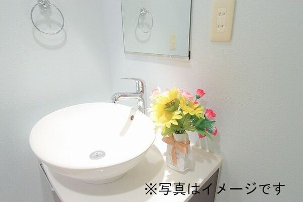 Win荒子(ウィンアラコ)の洗面所