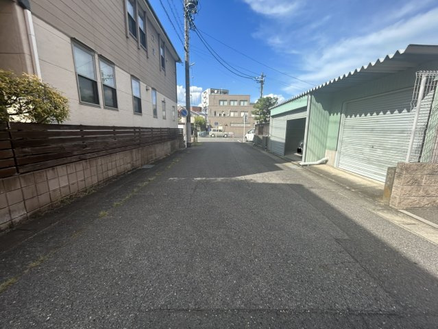 【前面道路含む現地写真】の画像