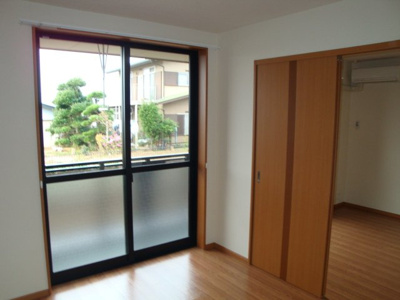 【内装】 | オパール・サン・セリテ | 南側洋室