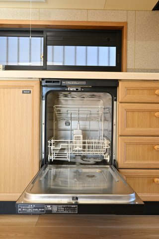 【キッチン】 | 太田市新田市野井町　中古戸建 | 食器洗い乾燥機付きで家事の負担が減ります♪
