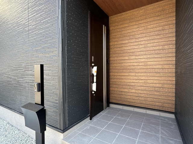 神戸市西区持子1丁目新築戸建の玄関
