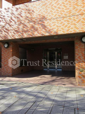 【エントランス】 | NBM | エントランス前