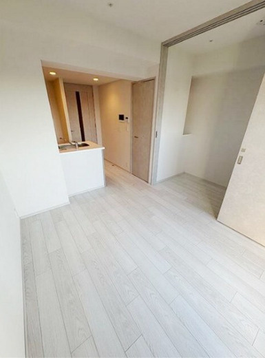 ブランシエスタ用賀　フリーレント　敷金礼金0　新築の居間・リビング