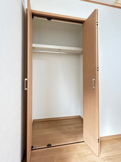【収納】 | 南区若松4丁目 中古戸建 | 洋室5.3帖収納部分