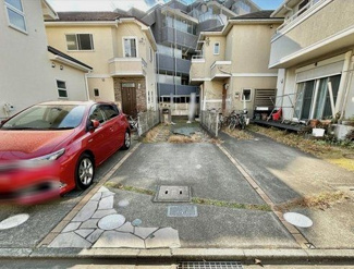 【駐車場】 | 南区若松4丁目 中古戸建 | 旗竿地　北東側約5m公道　駐車2台（車種によります）