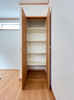 【収納】 | 南区若松4丁目 中古戸建 | キッチン背面にある収納部分