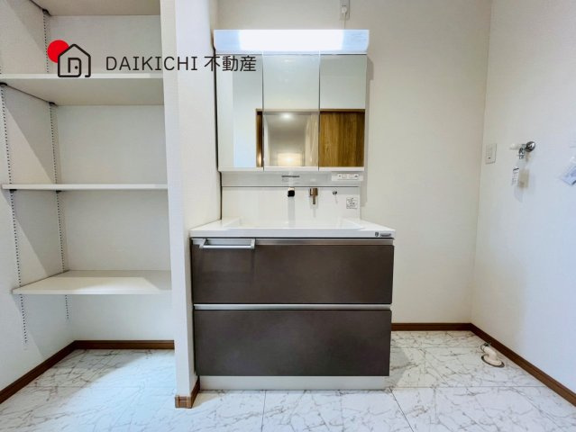 【独立洗面台】 | ワイウッドコート鴻巣市滝馬室第2期　新築戸建　全2棟　1号棟