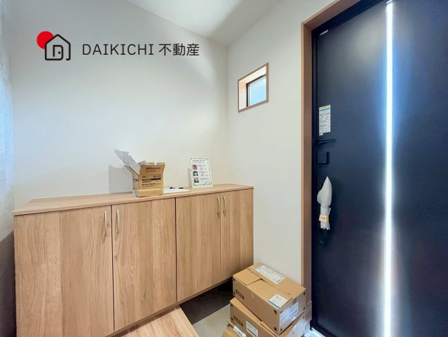 【玄関】 | ワイウッドコート鴻巣市滝馬室第2期　新築戸建　全2棟　1号棟