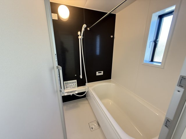 クレイドルガーデン高崎市箕郷町白川第2　6号棟（平屋）のトイレ|1階トイレです。清潔感のある白を基調としています。
温水洗浄・便座暖房機能の付いた快適なトイレです☆