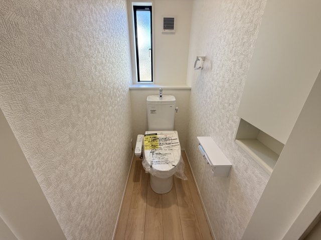 クレイドルガーデン高崎市箕郷町白川第2　6号棟（平屋）の独立洗面台|シャワー水栓付き洗面台で朝の身支度もバッチリです！
洗面台には収納スペースもあり洗面室もすっきり片付きますよ！