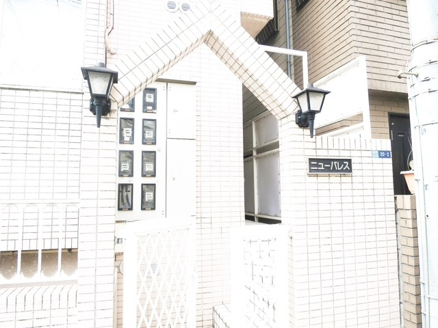 ニューパレスのエントランス|入口周辺です☆