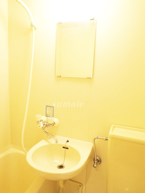 ニューパレスの洗面所|洗面台です★