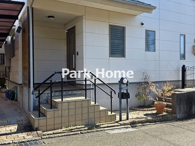 高知市春野町南ヶ丘7丁目　中古戸建ての玄関