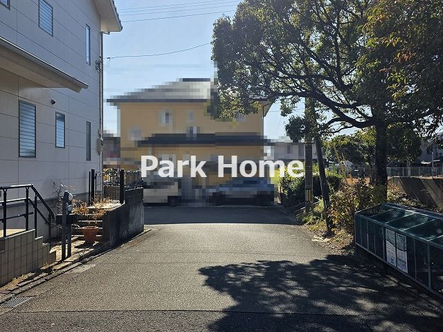高知市春野町南ヶ丘7丁目　中古戸建ての前面道路含む現地写真
