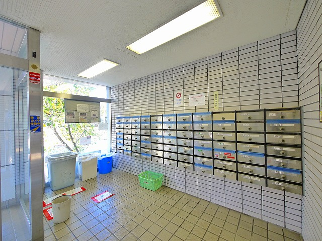 アメニティホウコクのエントランス|落ち着いたエントランスです