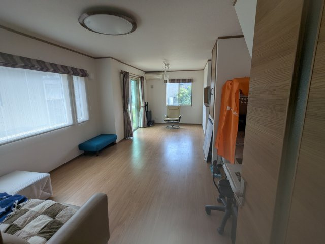 中古戸建　秋間みのりが丘の居間・リビング|
床暖房の入ったLDKは18帖。