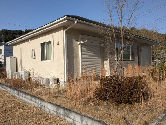 中古戸建　秋間みのりが丘の庭|建物はコンパクトな暮らしを実現する平屋建てです。