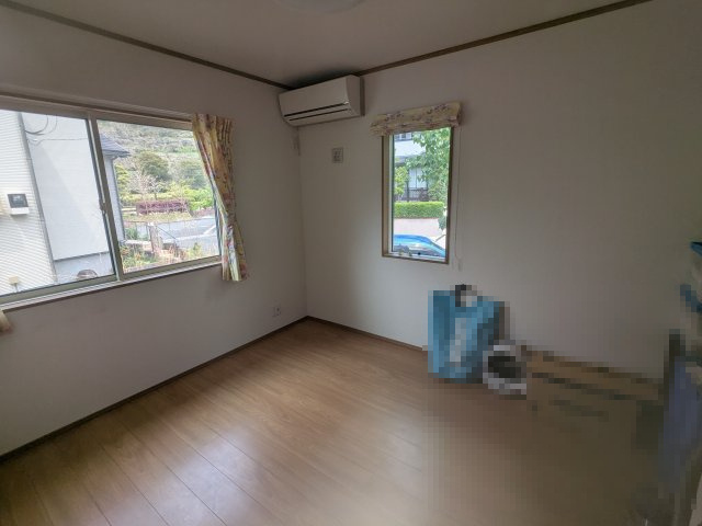 中古戸建　秋間みのりが丘の居間・リビング|床暖房付きで、冬も暖かなリビング。