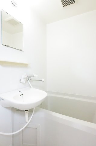 アリスメゾン門田屋敷の浴室|※写真は別の部屋のものです。