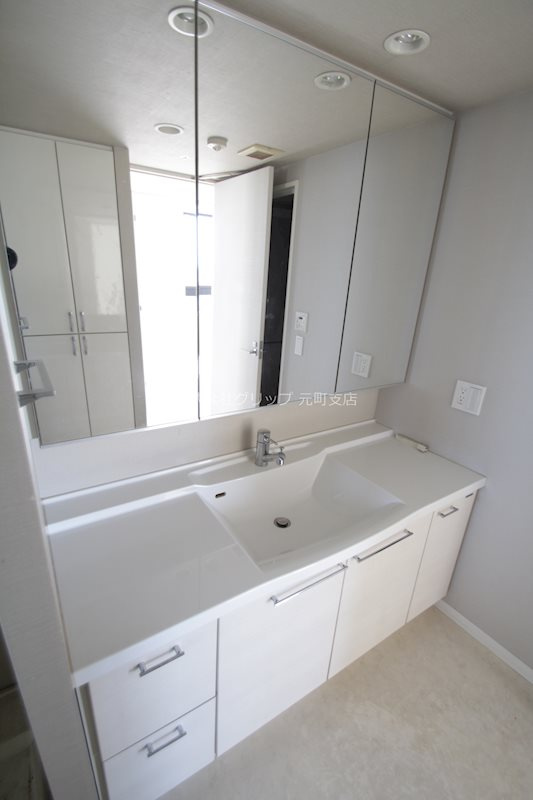 メトロタワー山下町の独立洗面台