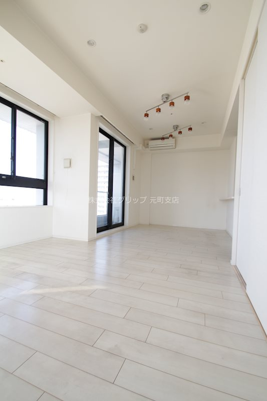 メトロタワー山下町の居間・リビング