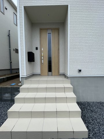 新築戸建・新築建売　大泉町寄木戸第18　西小・西中の玄関